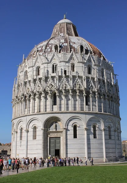 O Batistério de Pisa. Itália — Fotografia de Stock