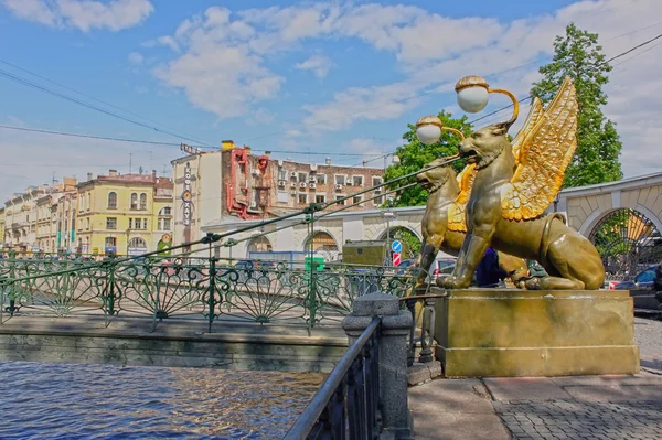 Bank brug in Sint-petersburg, Rusland. HDR — Stockfoto