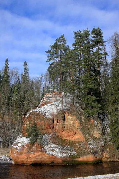 Pedra Zvartes Letónia Mede Altura Rio Amata Flui Longo Rocha — Fotografia de Stock