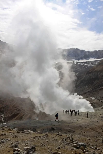 Penisola Kamchatka Russia Settembre 2019 Turisti Nel Cratere Del Vulcano — Foto Stock