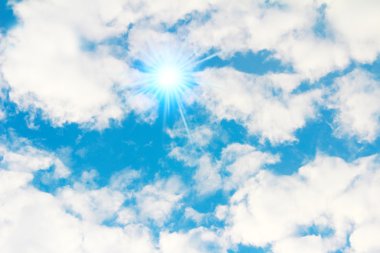 Güneş ışığıyla güzel gökyüzü manzarası