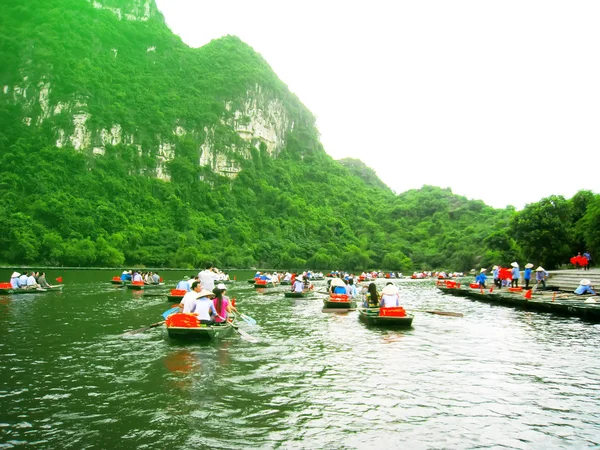 Pemandangan indah dari sungai pegunungan — Stok Foto