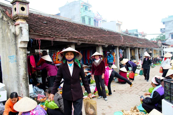 La gente va al mercado — Foto de Stock