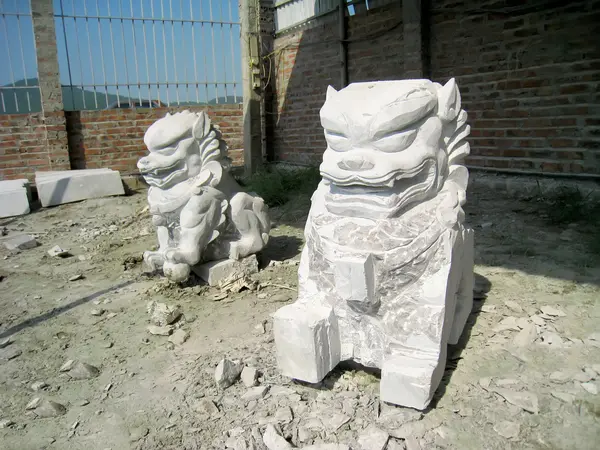 Leone di pietra, prodotti per scultura in pietra — Foto Stock