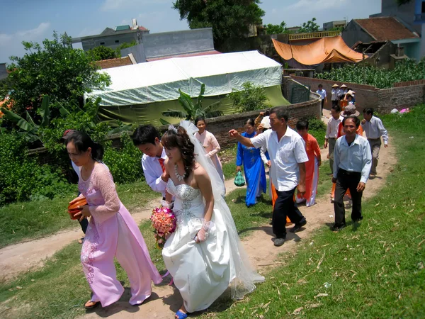 Νύφη και γαμπρός στην Παραδοσιακός Γάμος — Φωτογραφία Αρχείου