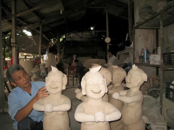 Artist clay statue: man smiling — Stock Photo, Image