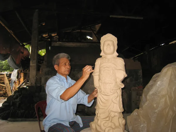 神岛陶村粘土雕像的艺术家 — 图库照片