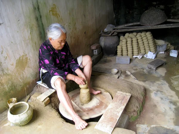 Clay pottery woman — Stock Photo, Image