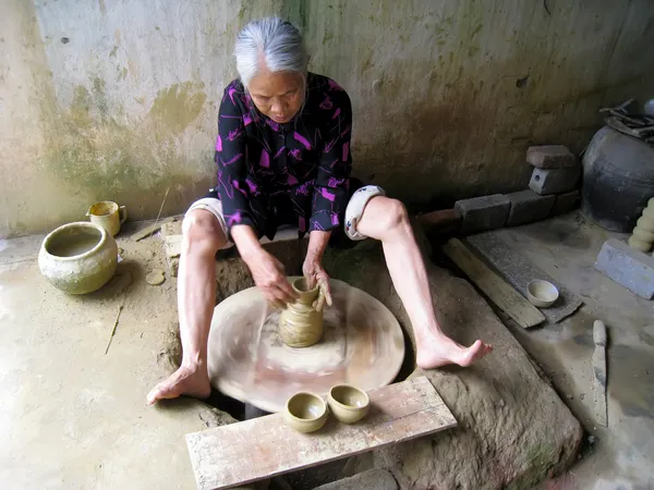 Clay pottery woman — Stock Photo, Image