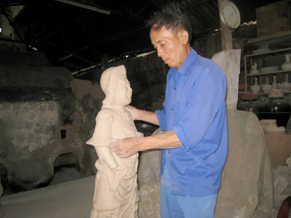 Artiste de Cay poterie village argile statue d'une divinité — Photo