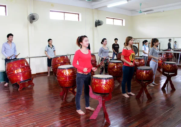 Artists performing drum — Stock Photo, Image