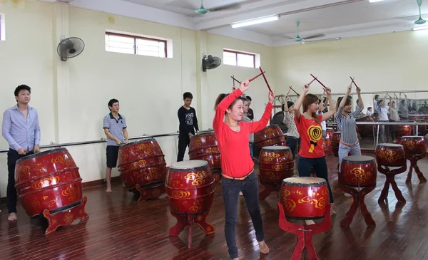 Artists performing drum — Stock Photo, Image