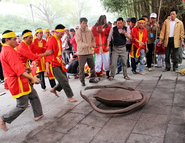 Bauern spielen Feuerwerk — Stockfoto