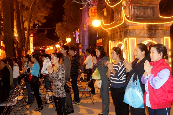 Monks and the faithful ceremony at Con Son Pagoda — Stock Photo, Image