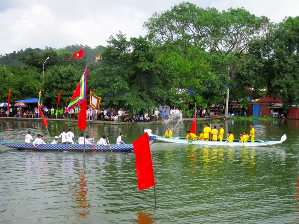 Rennen das traditionelle Boot — Stockfoto