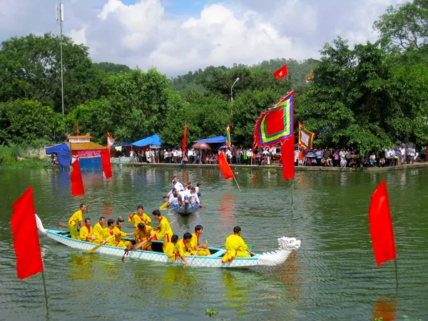 Rennen das traditionelle Boot — Stockfoto