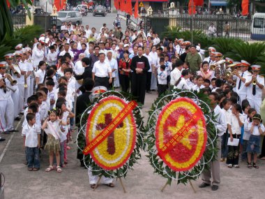 bucak rahip ve cemaat o anısına kim