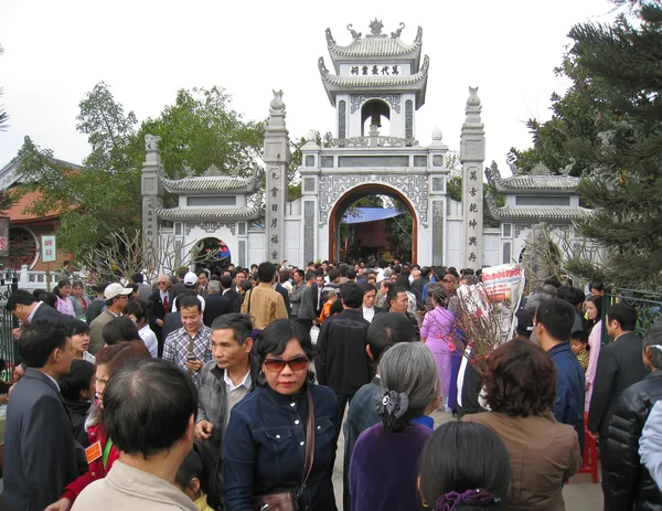 La gente asiste al festival tradicional —  Fotos de Stock
