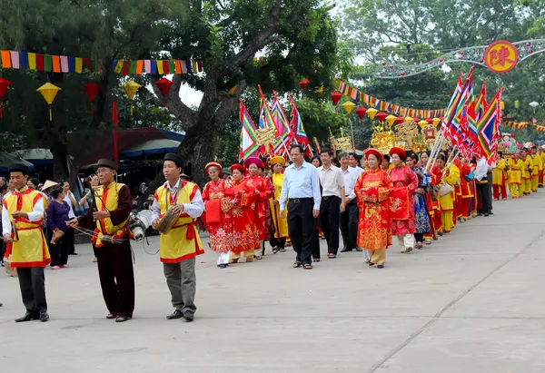 Group of people in traditional costume palanquin procession of h — Stock Photo, Image