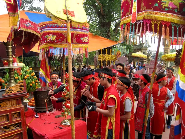 Group of people in traditional costume burning incense ceremony — Stock Photo, Image