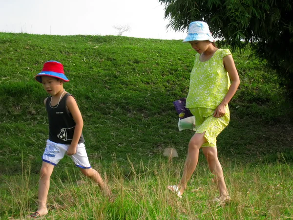 Mother and son go for a walk — Stock Photo, Image