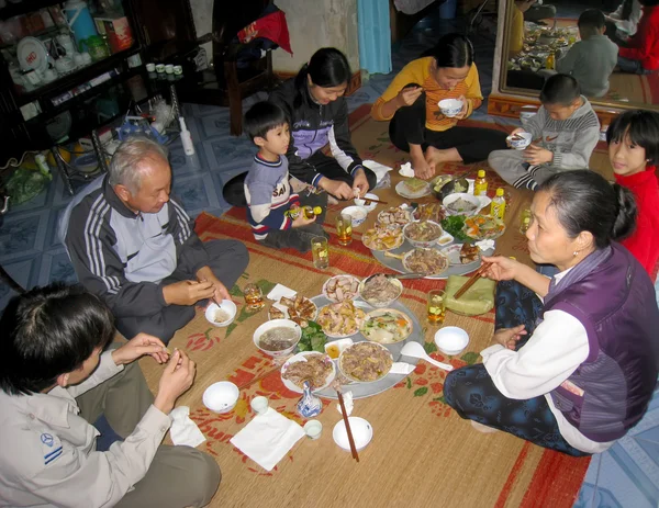 Meal in new yaer of a rural family — Stock Photo, Image