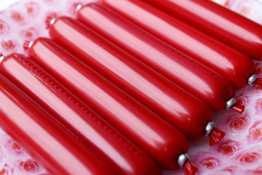 pembe plaka kırmızı sucuk