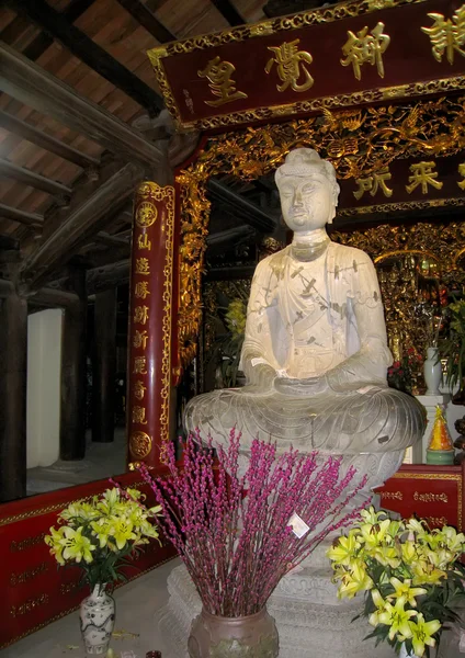 Boeddha standbeeld in de tempel — Stockfoto