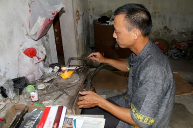 Kuyumcu hazırlanmış Gümüş Yüzükler