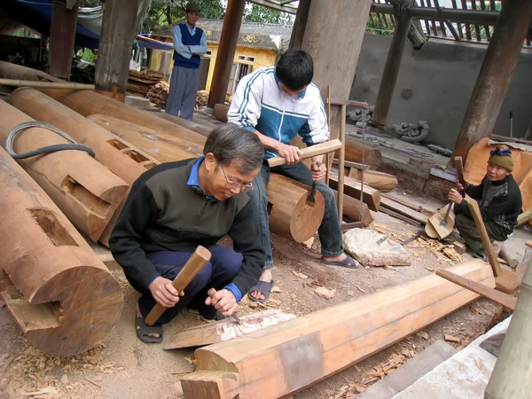 Carpenter building a temple — Stock Photo, Image