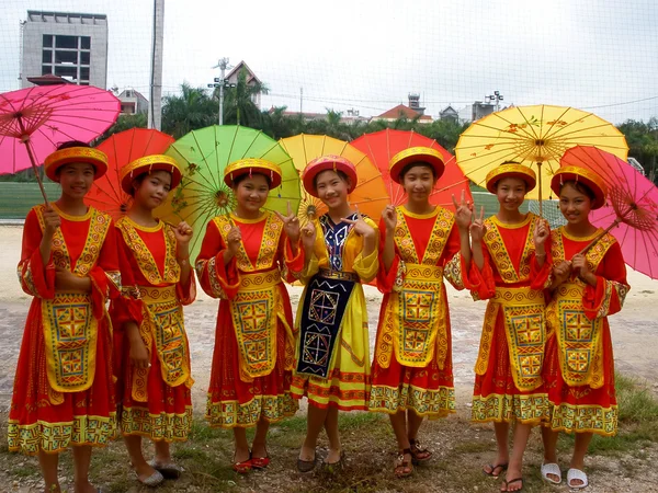 Κορίτσι Βιετνάμ σε παραδοσιακές φορεσιές — Φωτογραφία Αρχείου