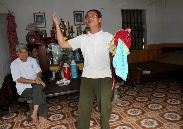 実行する民俗芸術家秋天的快乐女人 — ストック写真