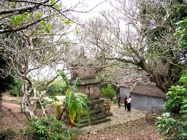 Insanlara tempel yanan tütsü tören şans için — Stok fotoğraf