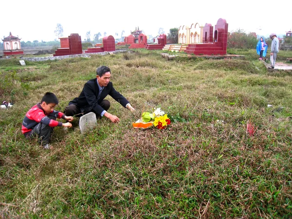 insanlar yanık tütsü ata Türbesi