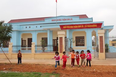 Çocuklar okulda oyun