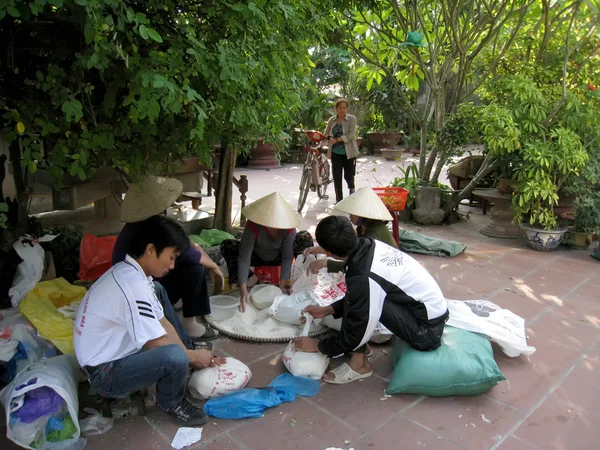 Monks and disciples contribute food for the poor — Stock Photo, Image