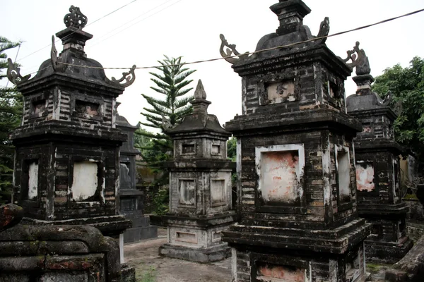 Mezar stupa rahip oryantal pagoda içinde — Stok fotoğraf