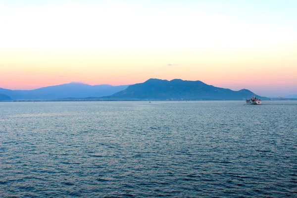 Isola nel mare — Foto Stock