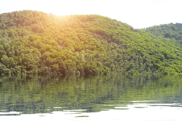 Montaña y agua —  Fotos de Stock