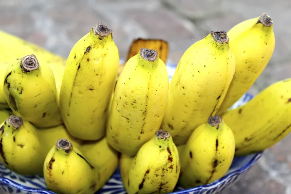 Banane isolée sur fond blanc — Photo