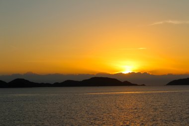 Denizde gün batımı