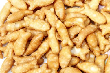 Balık beyaz zemin üzerine izole kek