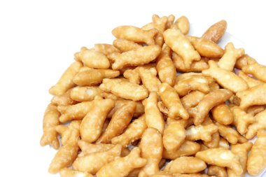 Balık beyaz zemin üzerine izole kek