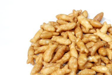 Balık beyaz zemin üzerine izole kek