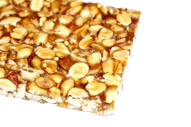 Fıstık ezmesi beyaz arkaplanda izole edildi