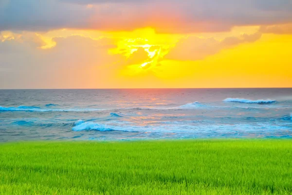 Západ slunce na pobřeží — Stock fotografie