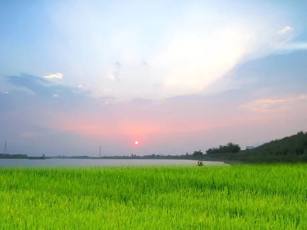 Sonnenuntergang auf dem Fluss — Stockfoto