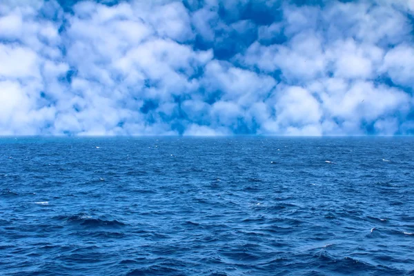 El cielo y el mar — Foto de Stock