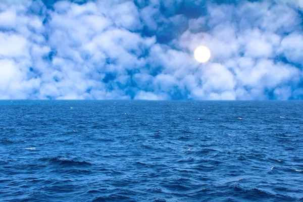 El cielo y el mar — Foto de Stock