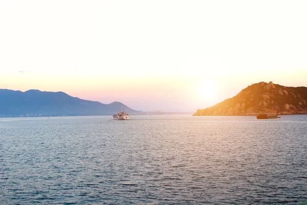 Isola nel mare — Foto Stock